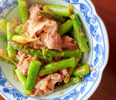 ★豚小間肉とアスパラの生姜ポン酢炒め★